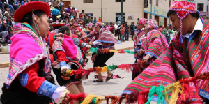 Lee más sobre el artículo Conferencia Conecta Cultura: “La cultura de Perú, una belleza tradicional”