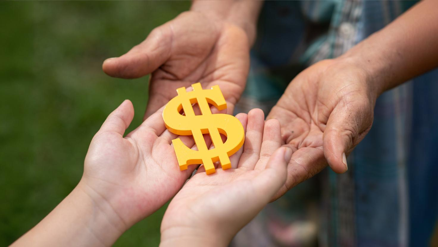 En este momento estás viendo Chuck Feeney: el multimillonario que nos enseñó el verdadero significado de la riqueza