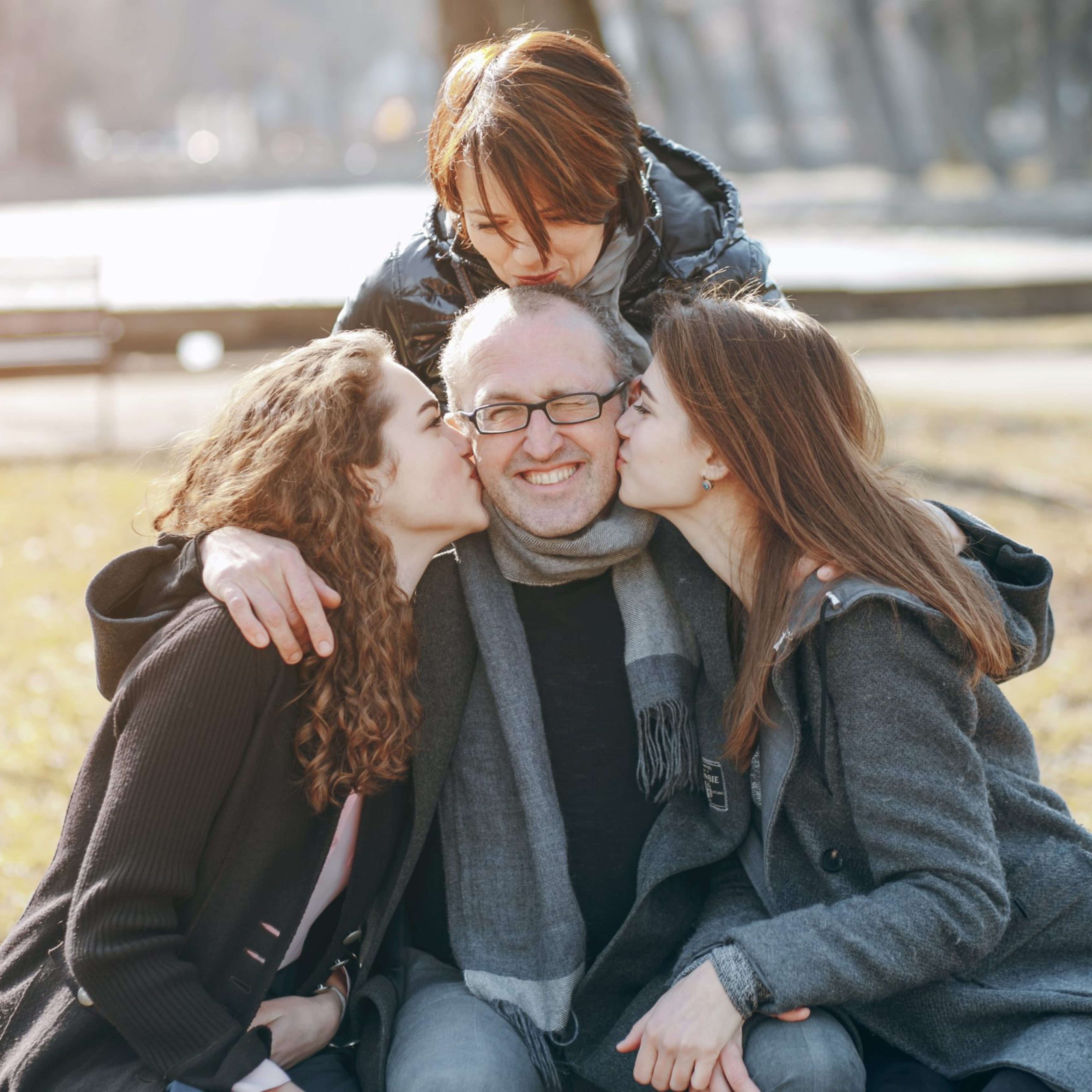 “La familia es el lugar donde se aprende a convivir en la diferencia, a perdonar y a superar juntos las dificultades.”  Amoris Laetitia